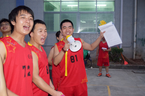 啦啦隊(duì)隊(duì)長(zhǎng)